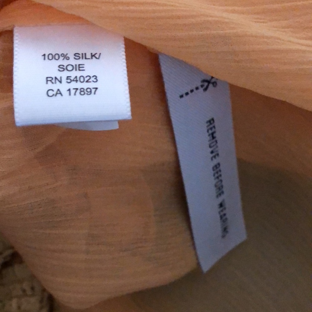 NWOT🌷BANANA REPUBLIC🌷Gold silk sheer short sleeve blouse - Picture 4 of 4